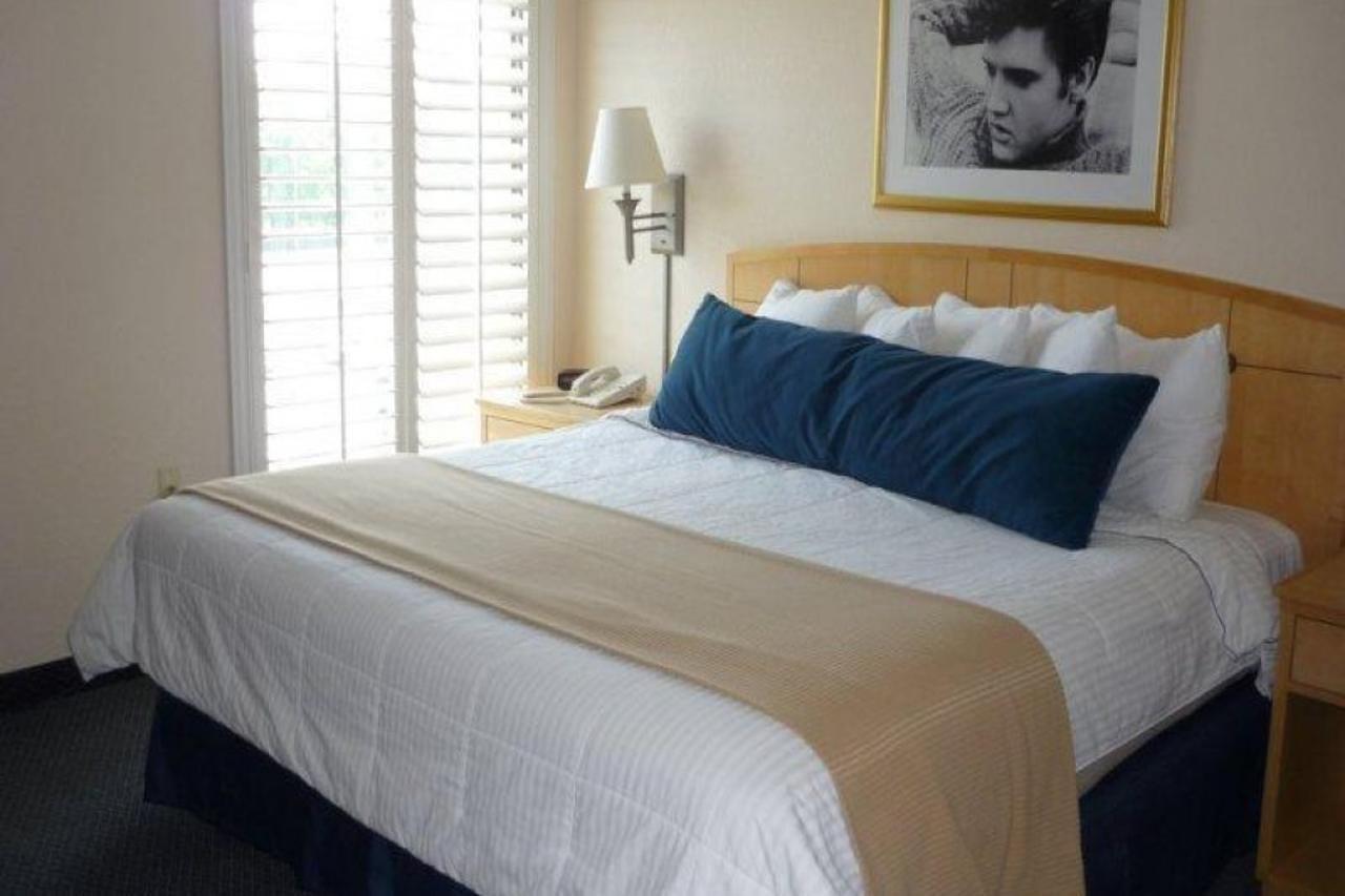 Elvis Presley'S Heartbreak Hotel Memphis Exterior photo
