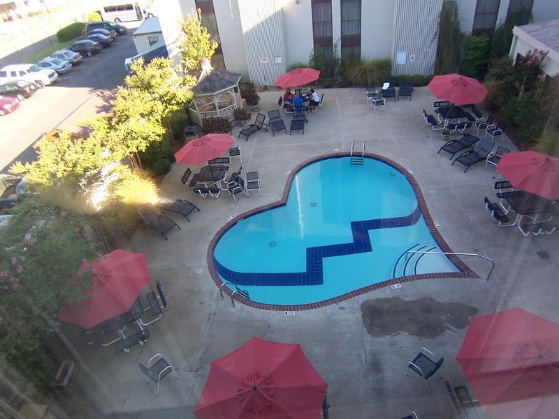 Elvis Presley'S Heartbreak Hotel Memphis Exterior photo